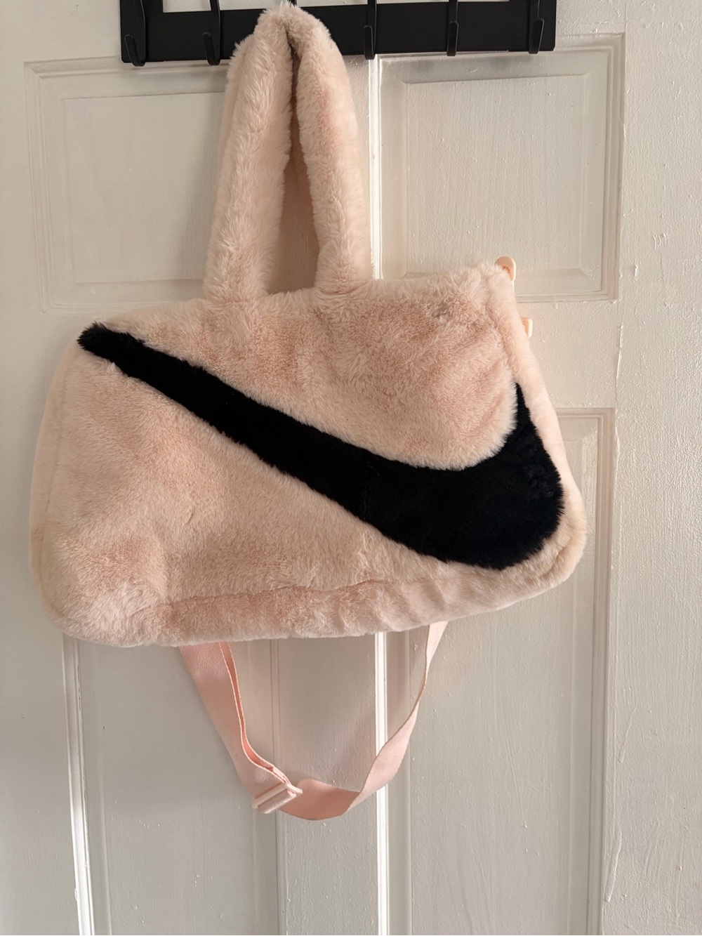 🩷🩷Nike Sportswear Faux Fur 10L Tote Bag, Guava Ice Cream Pink & Black🖤🖤
